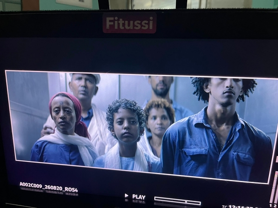 תמונת הקרנה: פיצ'ינג &vert; סרט נע